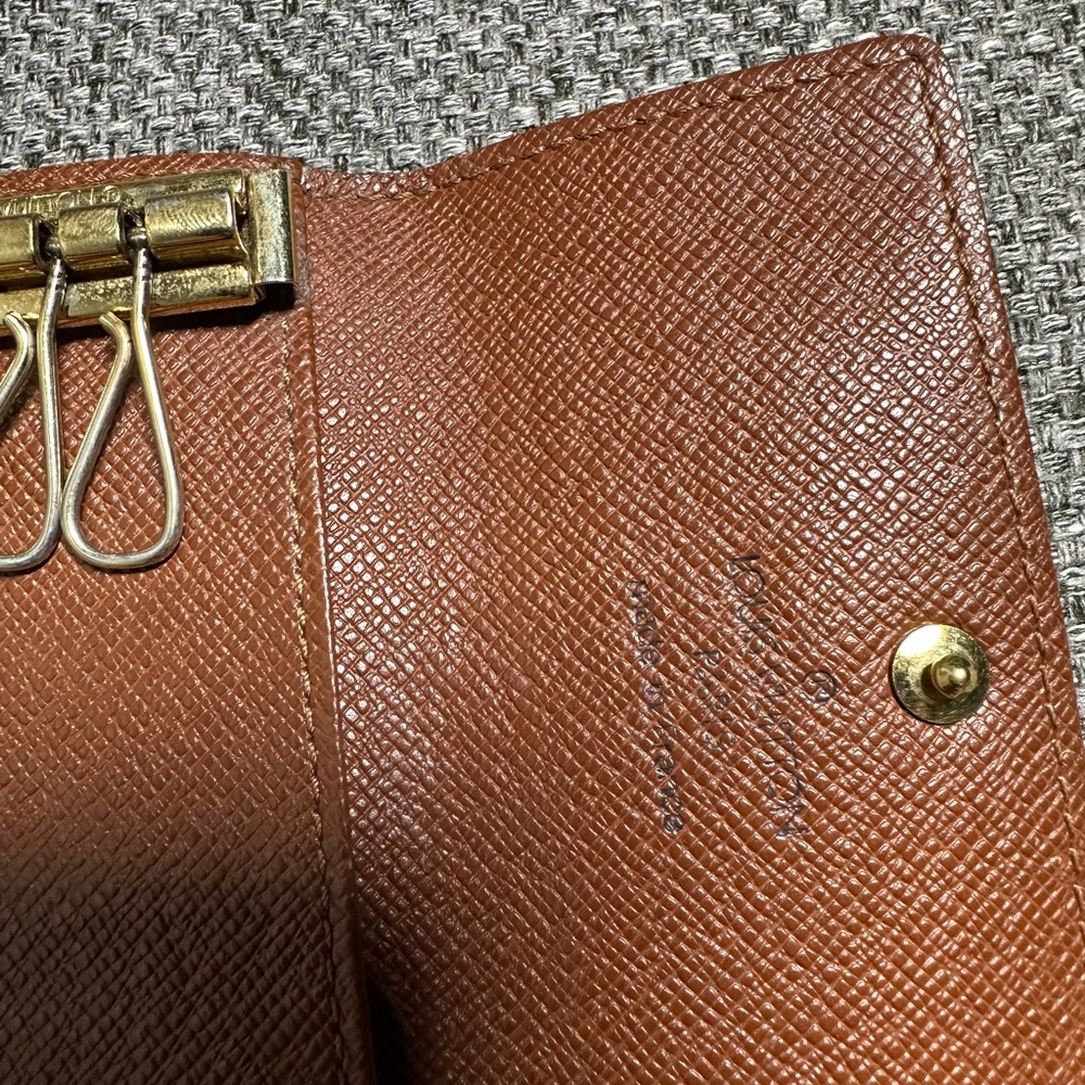 Authentic Louis Vuitton Monogram key holder - Picture 6 of 8